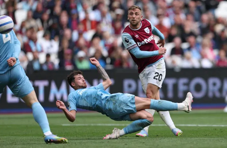 Soi kèo chuẩn Nottingham vs West Ham 20:00 31/08: Khó phân thắng bại 2 Soi kèo chuẩn Nottingham vs West Ham chốt kèo ngon
