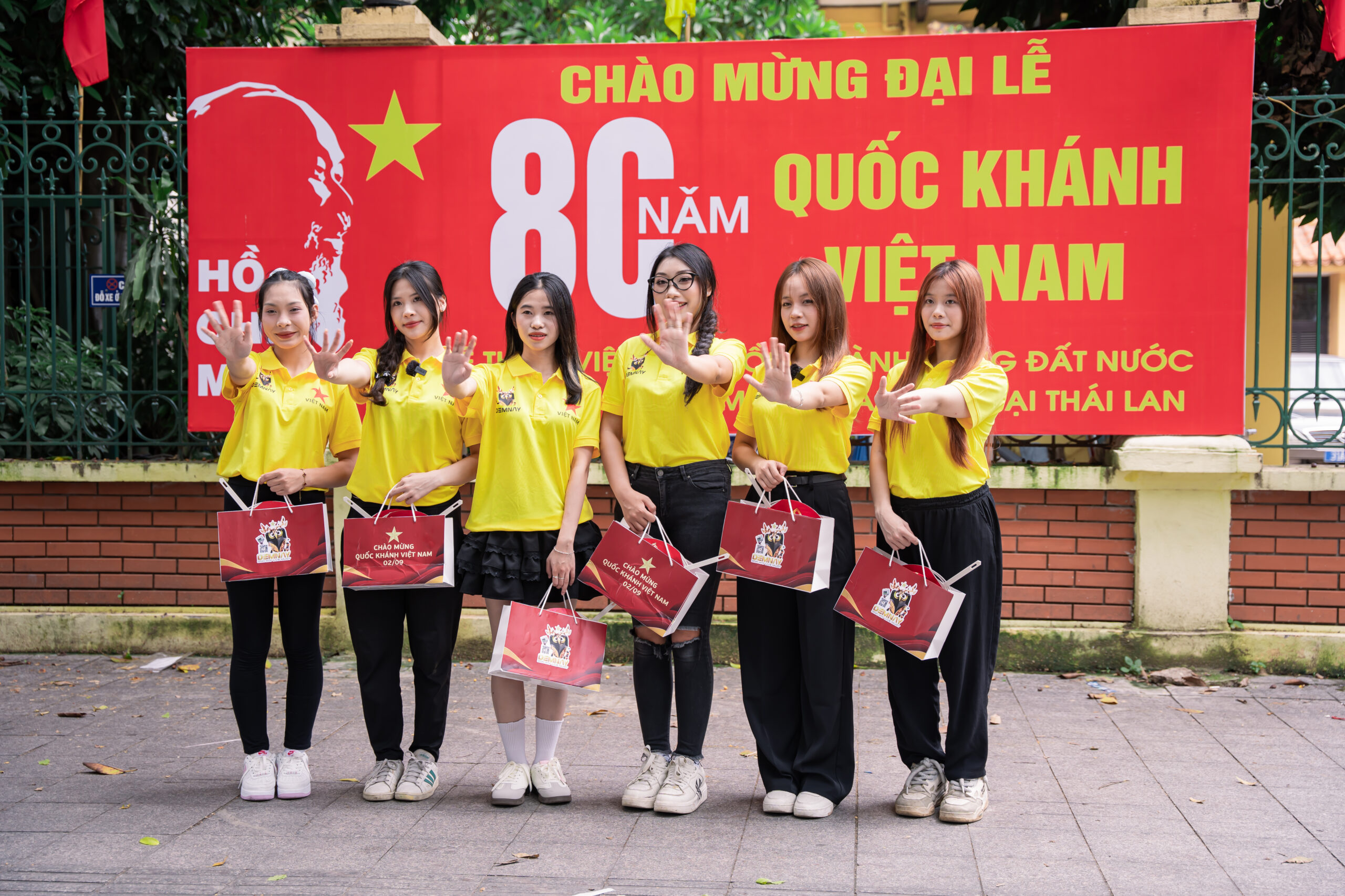 CẢ NƯỚC HÂN HOAN QUỐC KHÁNH 80 NĂM – DEMNAY TẶNG QUÀ NGẬP TRÀN 1 DEMNAY lan tỏa tinh thần sẻ chia cùng đại lễ Quốc Khánh